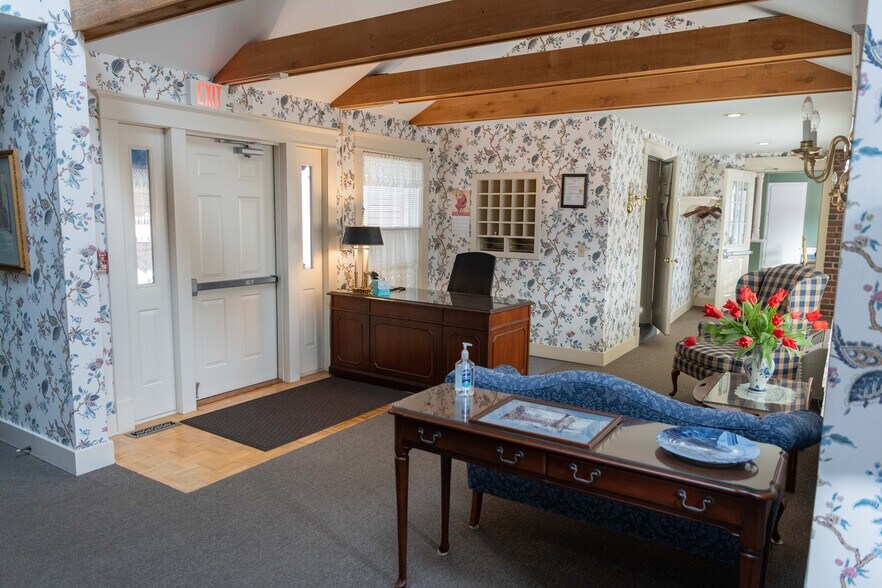 More Photos Of 1111 Washington St, Pella Hospitality For Sale