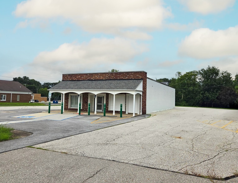 More Photos Of 9231 Chillicothe Rd, Kirtland Bank For Lease