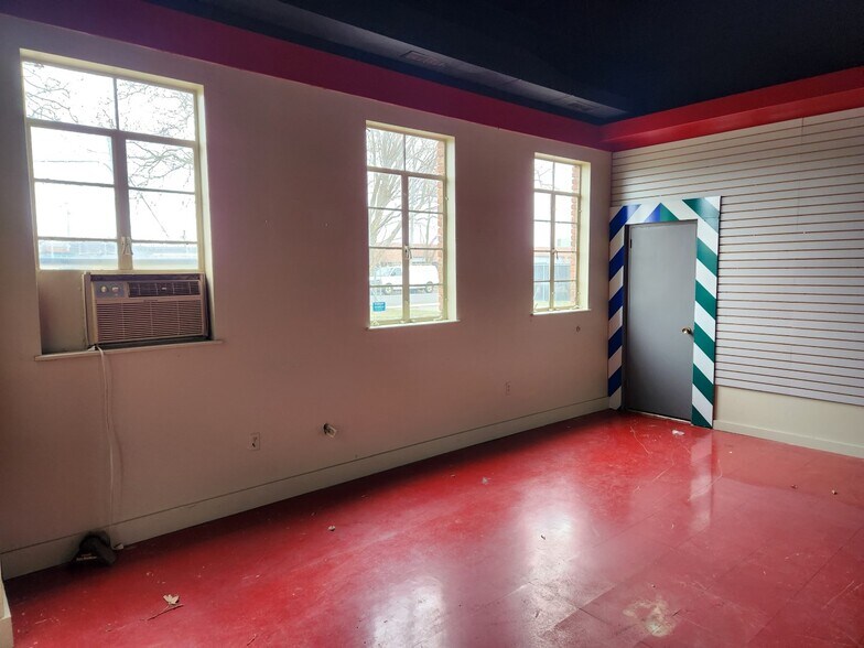 More Photos Of 1385 Akron St, Copiague Light Manufacturing For Sale