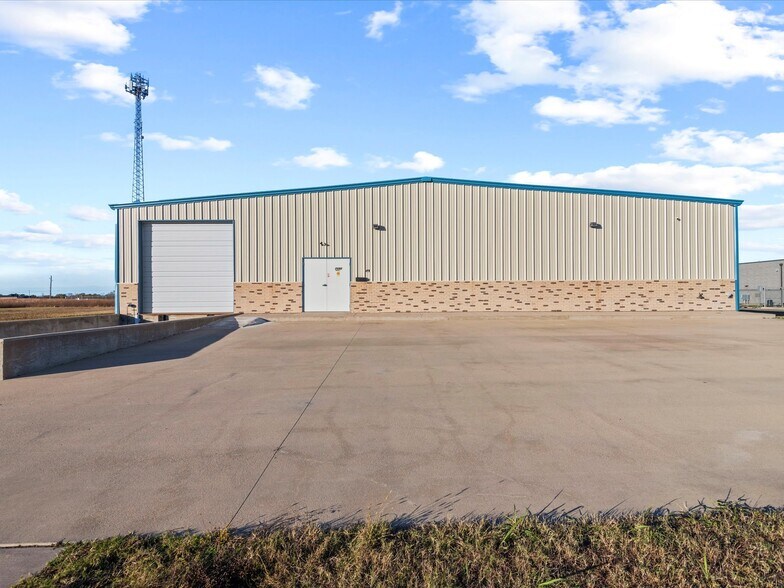 More Photos Of 7380 International Ct, Bartlesville Warehouse For Sale