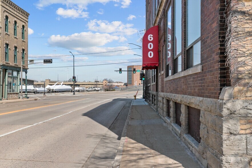 More Photos Of 600 S Main St, Oshkosh Office For Lease