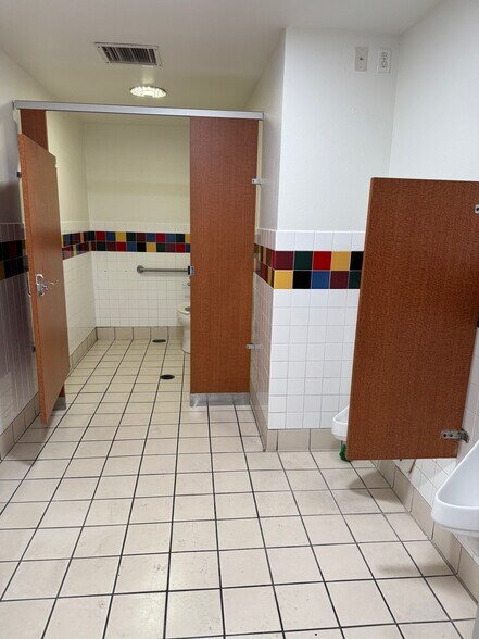 More Photos Of 13612 Newport Ave, Tustin Restaurant For Lease