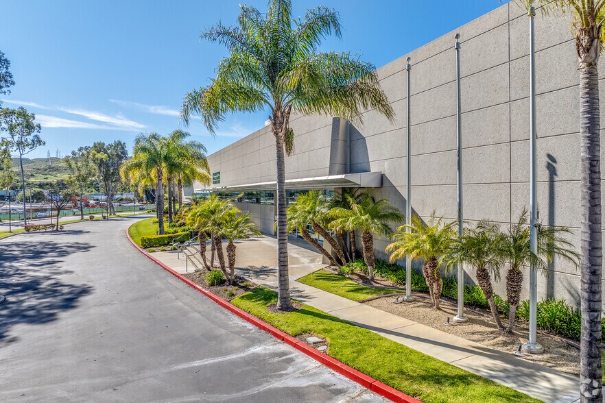 More Photos Of 2201 Corporate Center Dr, Newbury Park Research And Development For Sale