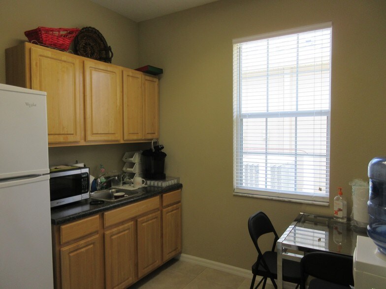More Photos Of 6912 W Linebaugh Ave, Tampa Medical For Lease