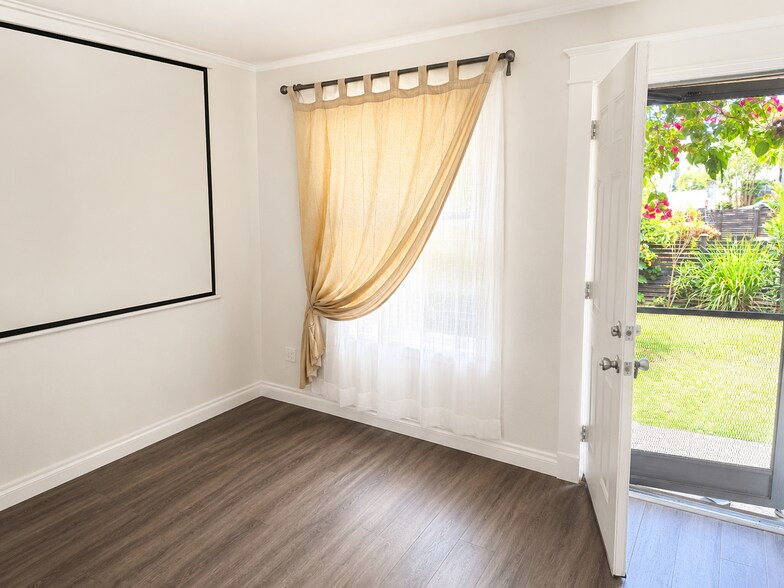 More Photos Of 1513 17th St, Santa Monica Land For Sale