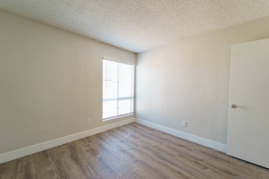 More Photos Of 12430 Oak Knoll Rd, Poway Apartments For Sale