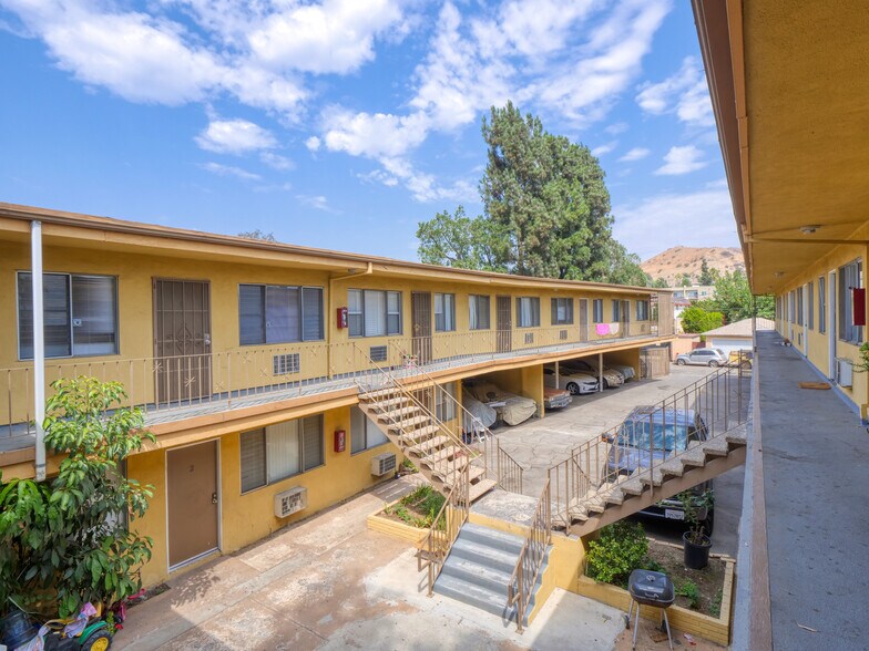 More Photos Of 8530 Sunland Blvd, Sun Valley Apartments For Sale