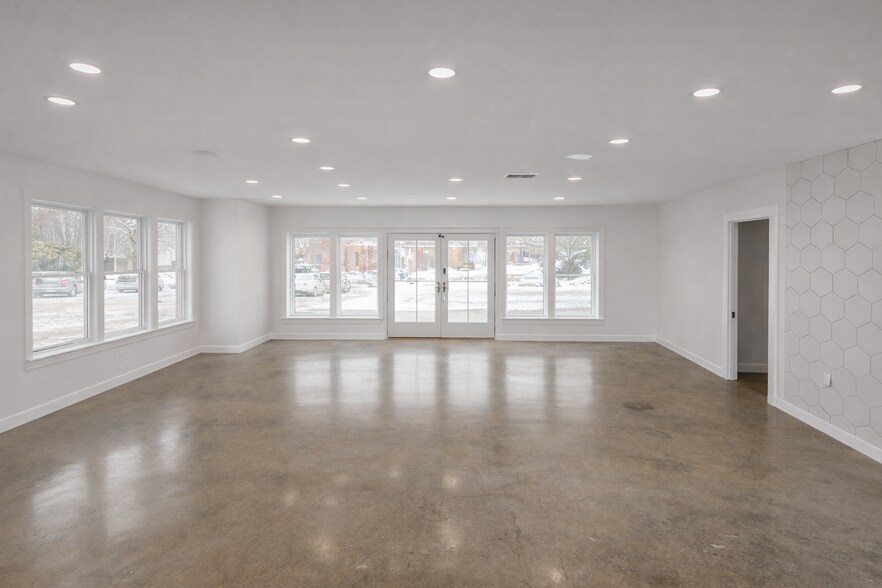More Photos Of 328 Tellico St, Madisonville Office For Sale