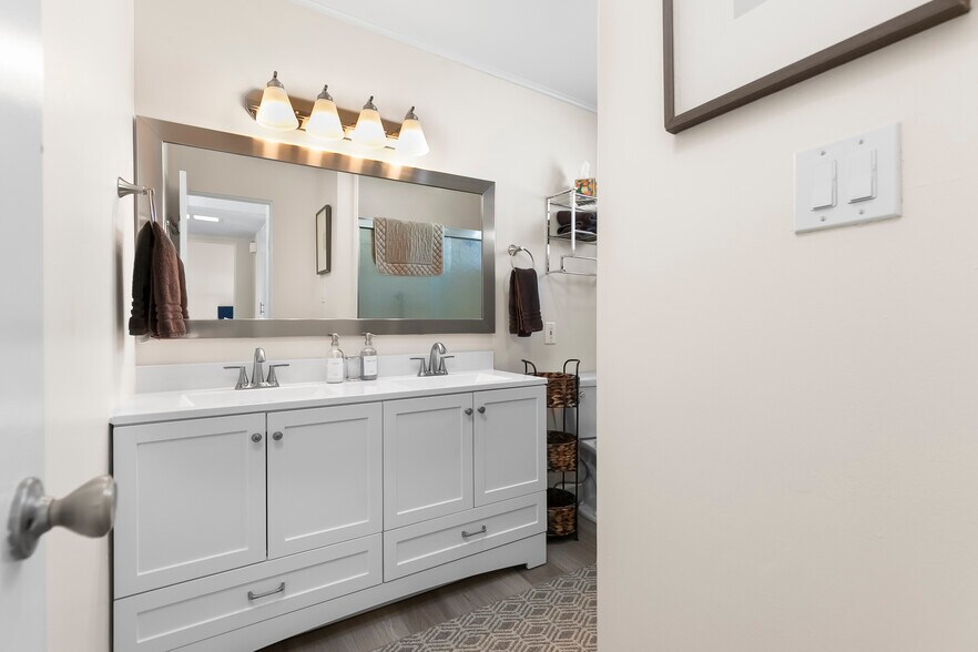 More Photos Of 1476-80 Pescadero Dr, San Diego Apartments For Sale