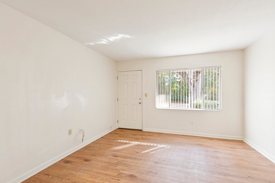 More Photos Of 283 SW Davaca Gln, Lake City Multifamily For Sale