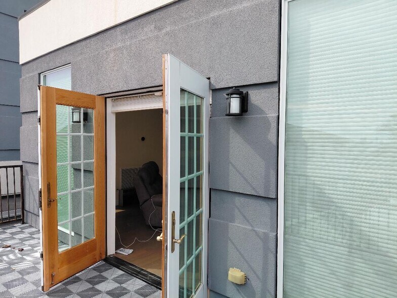 More Photos Of 422 Anderson Ave, Cliffside Park General Retail For Sale