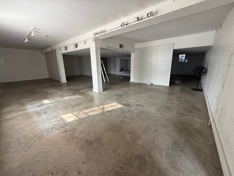 More Photos Of 102 N Main St, Galena Storefront Retail Office For Lease