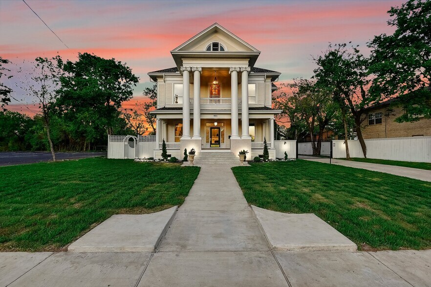 More Photos Of 511 S Travis St, Sherman Office For Sale