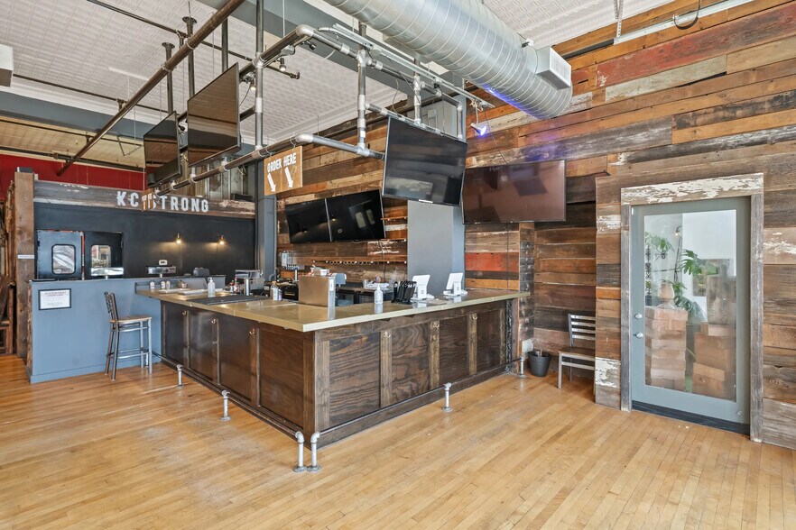 More Photos Of 3107-3111 Gillham Rd, Kansas City Storefront Retail Office For Lease