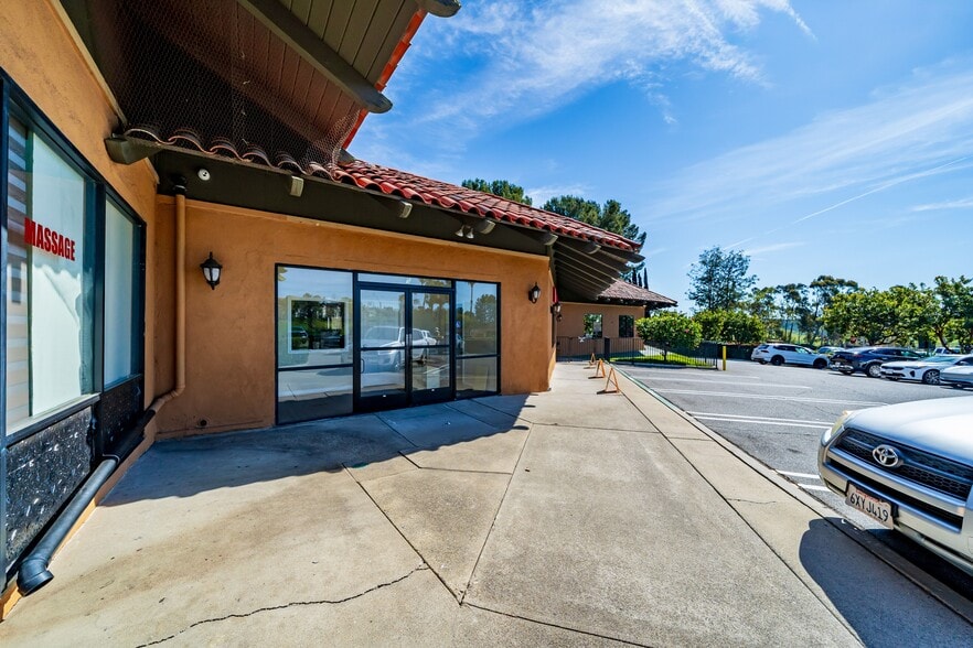 More Photos Of 27500 Marguerite Pky, Mission Viejo Freestanding For Lease