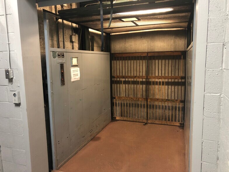 More Photos Of 100 S 6th Ave, West Bend Flex For Lease