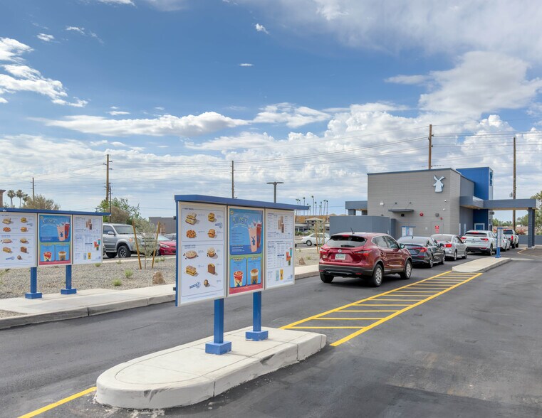 More Photos Of 5960 W Northern Ave, Glendale General Retail For Sale