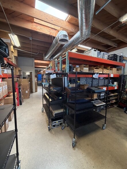 More Photos Of 2409 W Empire Ave, Burbank Loft Creative Space For Lease