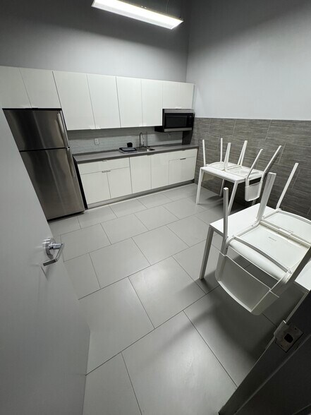 More Photos Of 1921 Pembroke Rd, Hollywood Warehouse For Lease