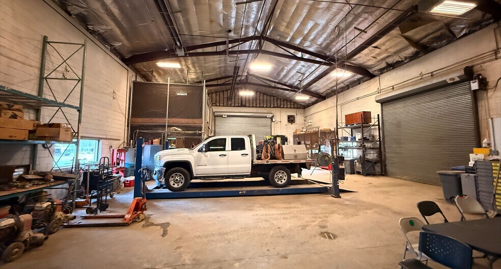 More Photos Of 450 County Rd, Cliffwood Warehouse For Lease