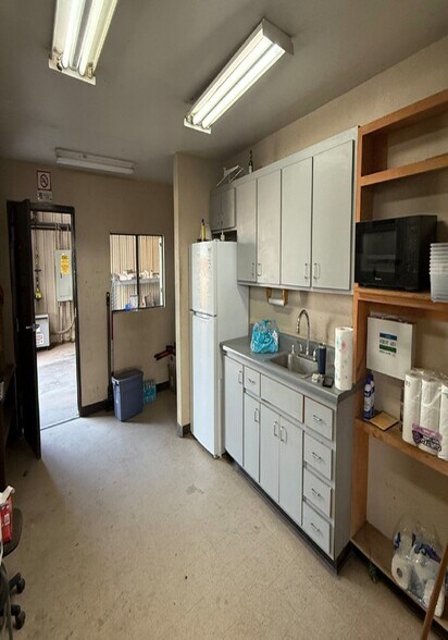 More Photos Of 5435 W Mohave St, Phoenix Contractor Storage Yard For Lease