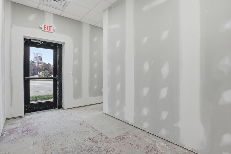 More Photos Of 211 W Ridge Rd, Rochester Storefront For Lease