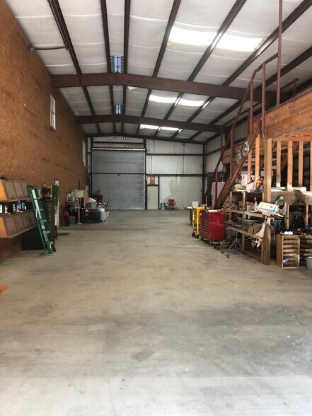 More Photos Of 54012 US-290 BUS Fwy, Hempstead Warehouse For Sale