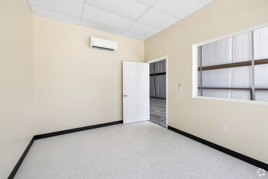 More Photos Of 12338 Spring Cypress Rd, Tomball Unknown For Lease