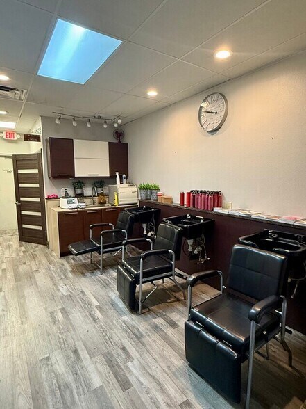More Photos Of 5404 Hoover Blvd, Tampa Medical For Sale