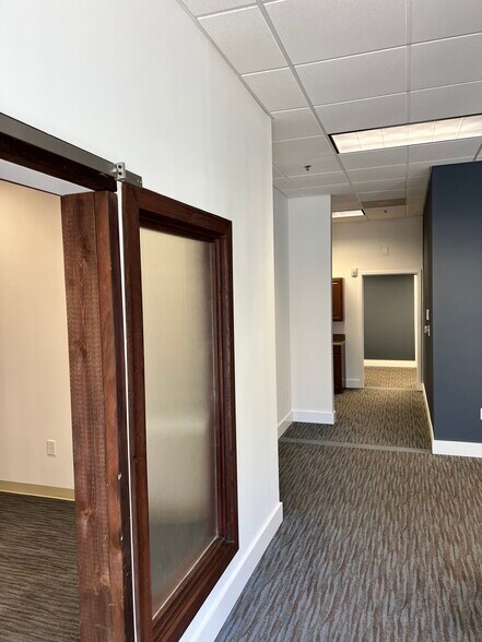 More Photos Of 10624 Metromont Pky, Charlotte Showroom For Sale