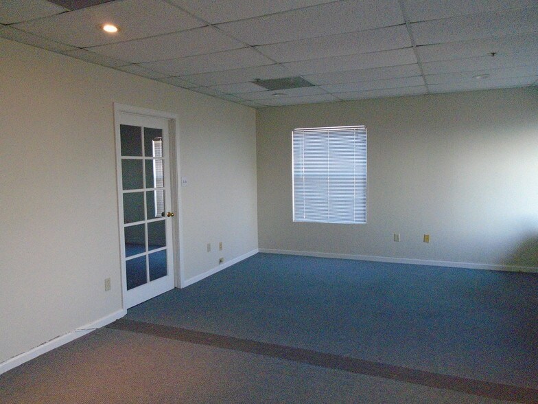 More Photos Of 1090 Adams St, Benicia Loft Creative Space For Lease