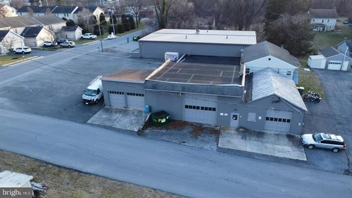 More Photos Of 122 Beech St, Carlisle Light Distribution For Lease