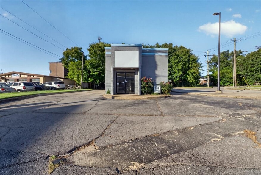 More Photos Of 541 W Dixie Ave, Elizabethtown Freestanding For Sale