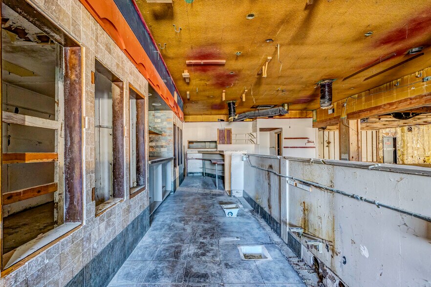 More Photos Of 101 S Gum St, Kennewick Sports And Entertainment For Sale