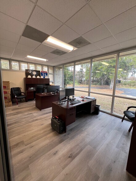 More Photos Of 4425 Belle Oaks Dr, North Charleston Light Distribution For Lease