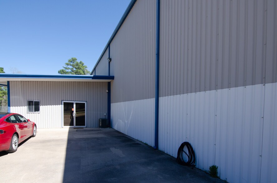 More Photos Of 9730 Shepard Hill Rd, Willis Warehouse For Sale