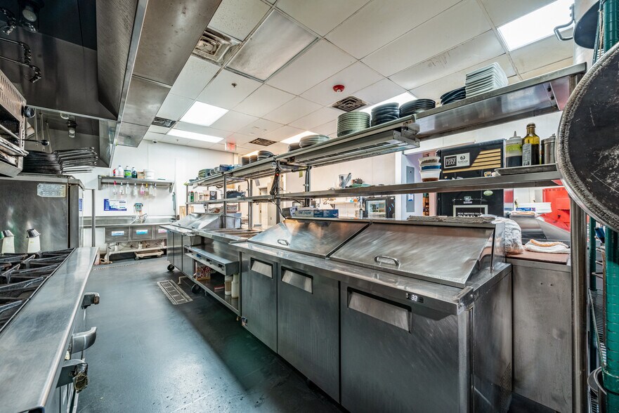 More Photos Of 4757 The Grove Dr, Windermere General Retail For Sale