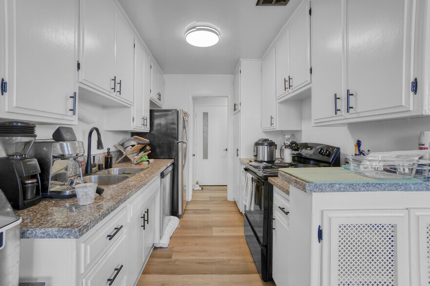 More Photos Of 8011 Romaine St, Los Angeles Apartments For Sale
