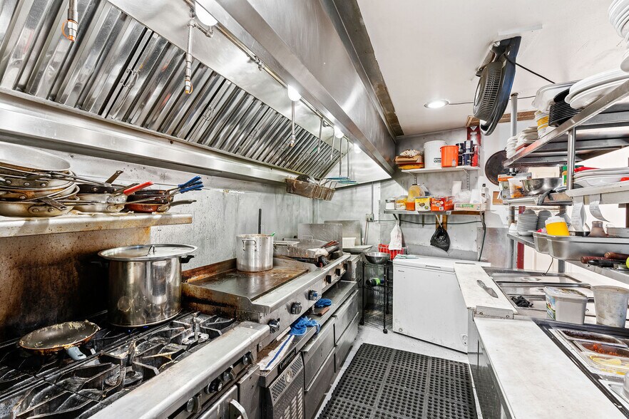 More Photos Of 21245 E Cliff Dr, Santa Cruz Storefront Retail Office For Lease