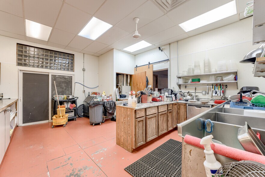 More Photos Of 644 Main St, North Bend Restaurant For Sale