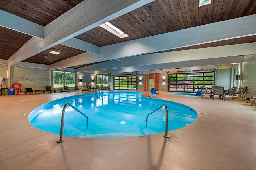 More Photos Of 250 W Church St, Mishicot Hotel For Sale