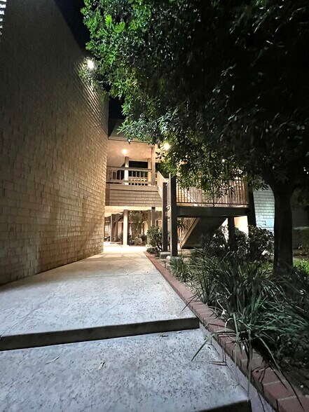 More Photos Of 5053 La Mart Dr, Riverside Medical For Sale