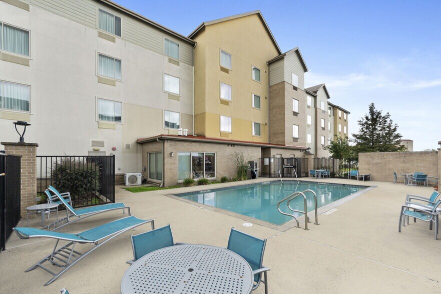 More Photos Of 2700 Port Plaza Dr, Port Arthur Hotel For Sale