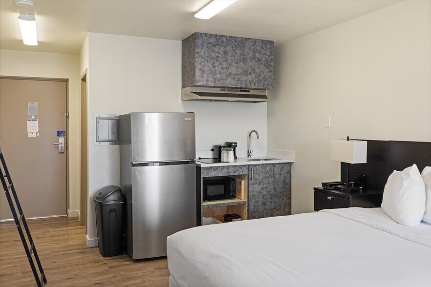 More Photos Of 720 W Lewis St, Pasco Hotel For Sale