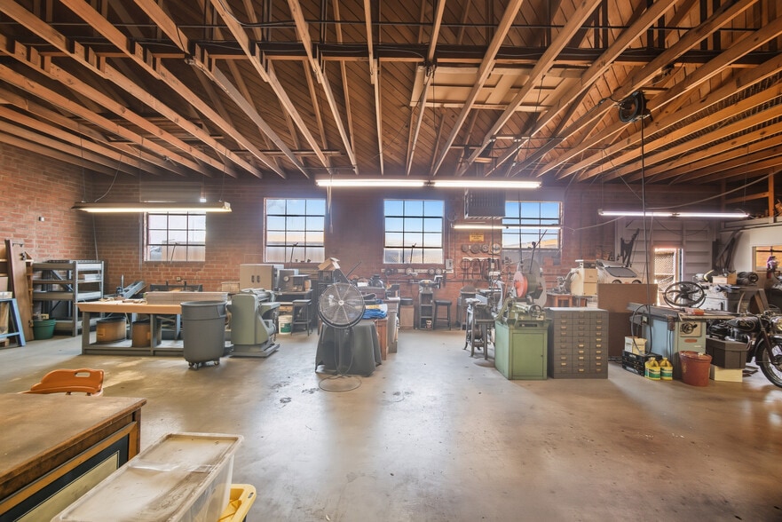 More Photos Of 11856 Mississippi Ave, Los Angeles Warehouse For Sale