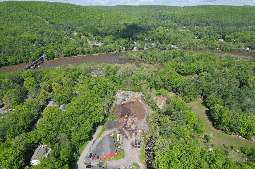More Photos Of 26 Hook Rd, Sparrow Bush Distribution For Sale