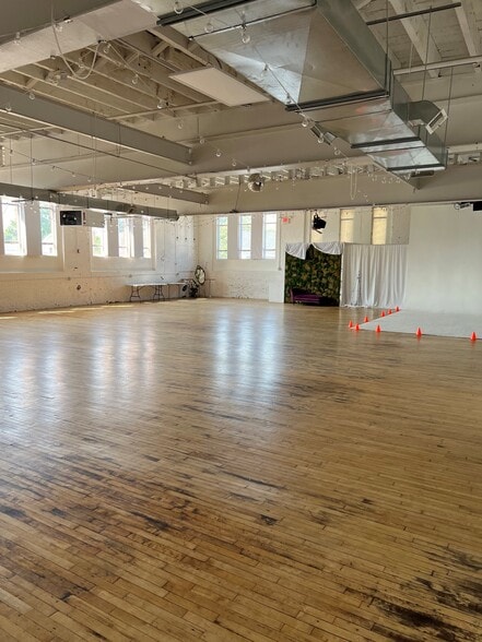 More Photos Of 10-30 Pearl St, Long Branch Warehouse For Lease