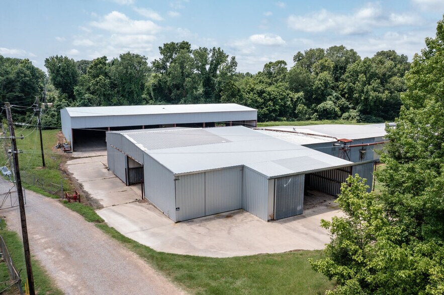 More Photos Of 720 E Main St, Ashdown Warehouse For Sale