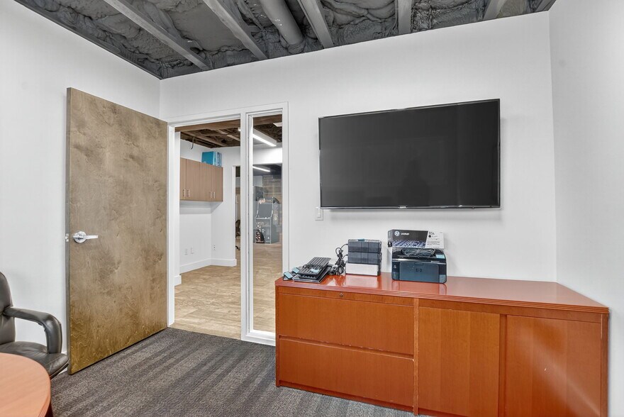 More Photos Of 442 NW 35th St, Boca Raton Office For Sale