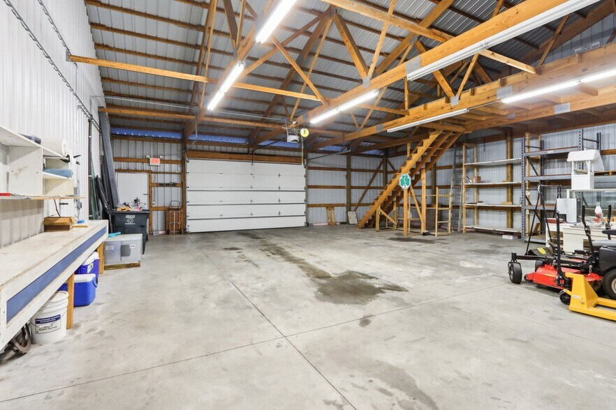 More Photos Of 680 Enterprise Dr, Lake Mills Freestanding For Lease